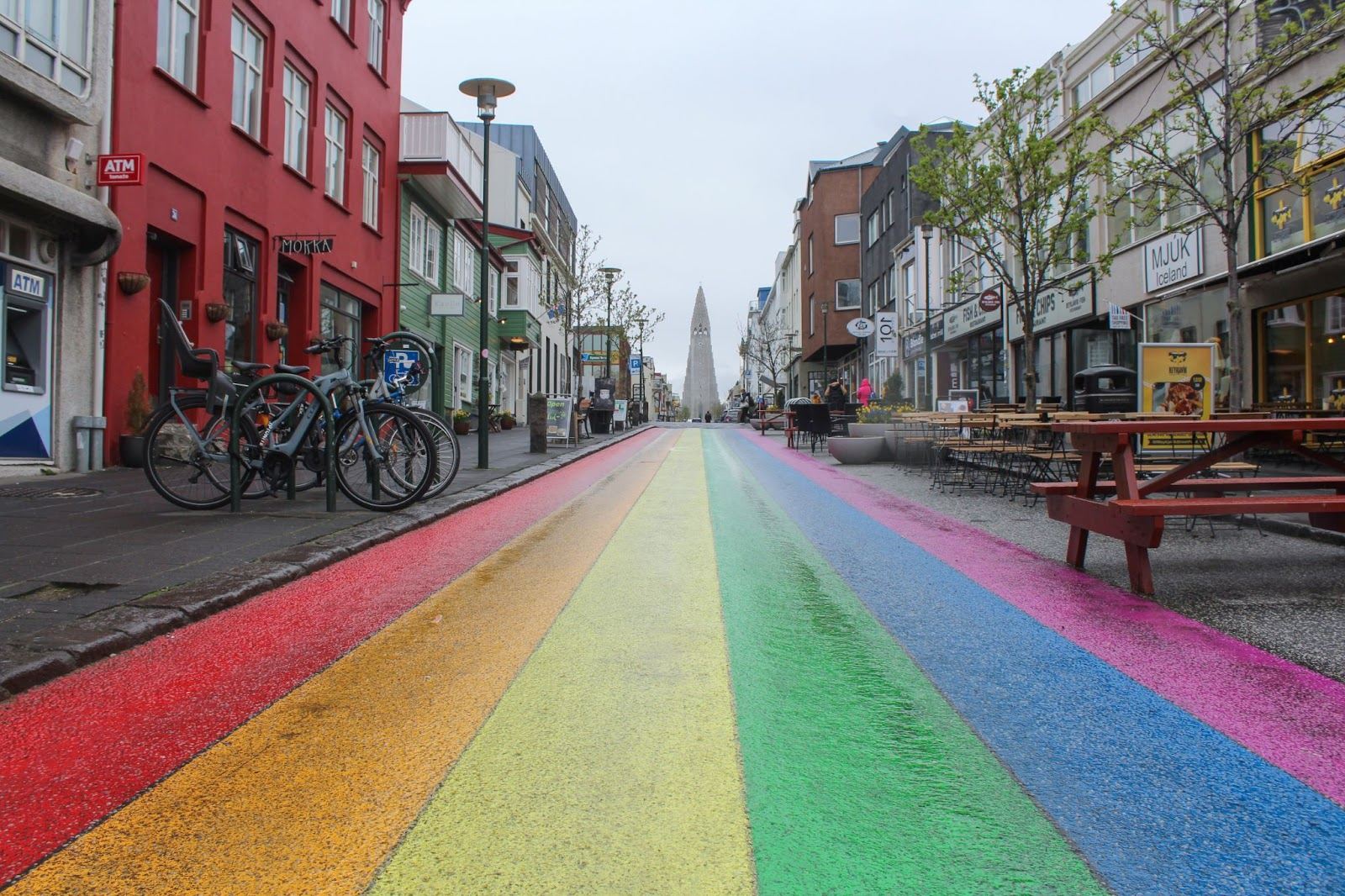 Rue colorée en Islande