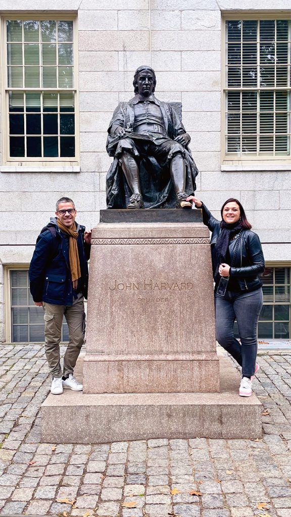 Statue de John Harvard au sein du campus