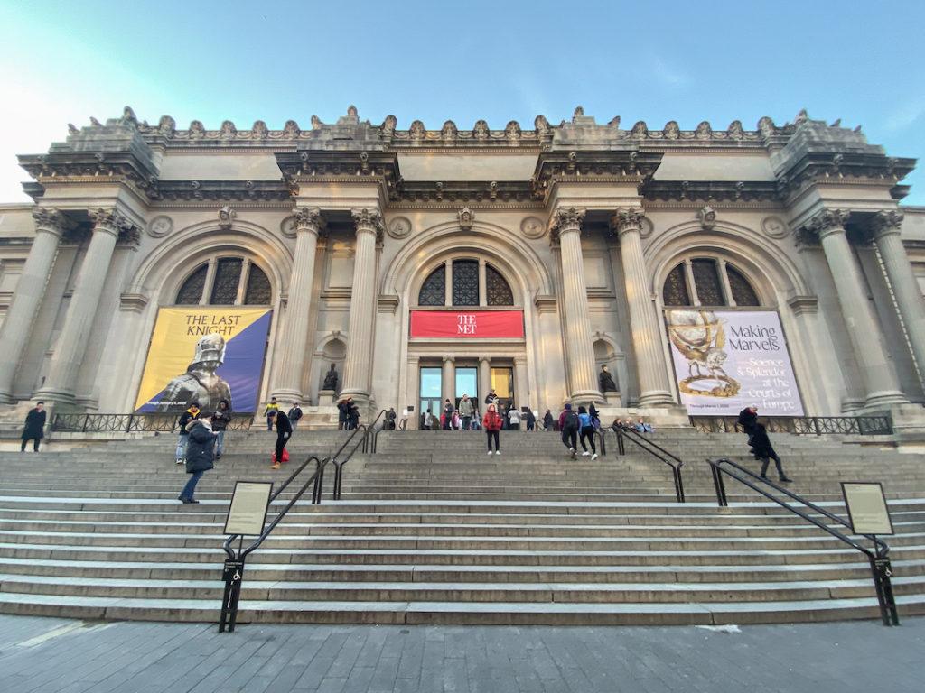 Façade extérieur du MET Museum à New York