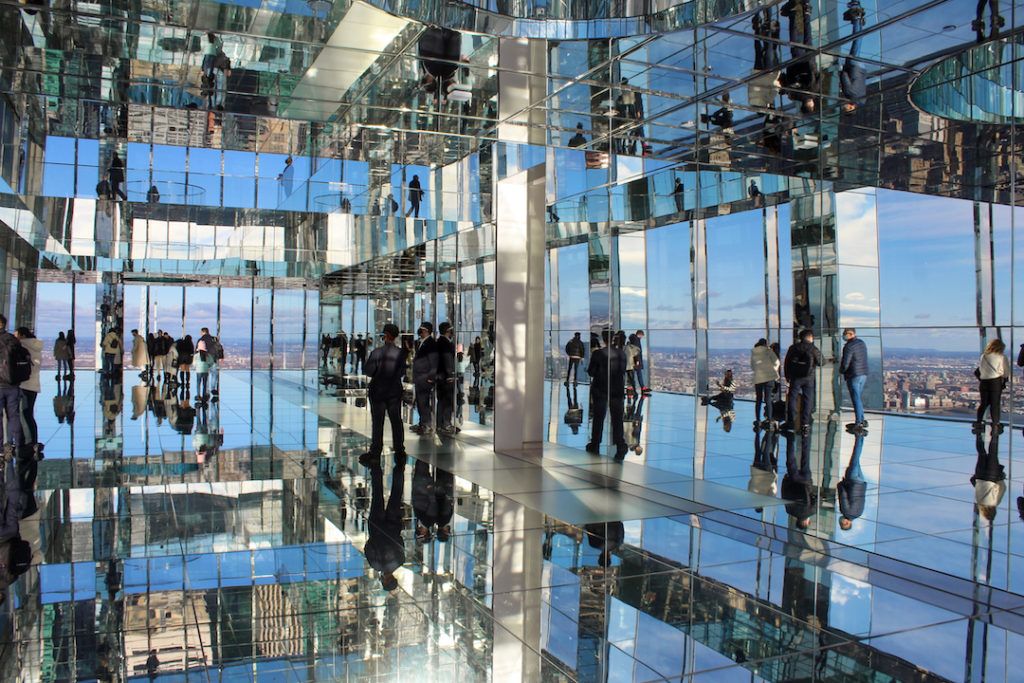 Salle des miroirs au Summit One Vanderbilt à New York