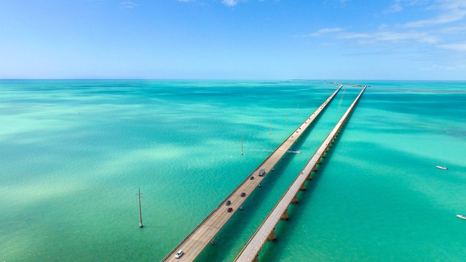 Vue aérienne de la route pour aller aux Keys depuis Miami