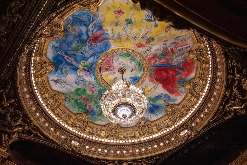 Lustre et plafond de l'Opéra Garnier de Paris